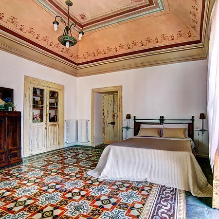 فندق مبيت وإفطار Donna Elena 3*