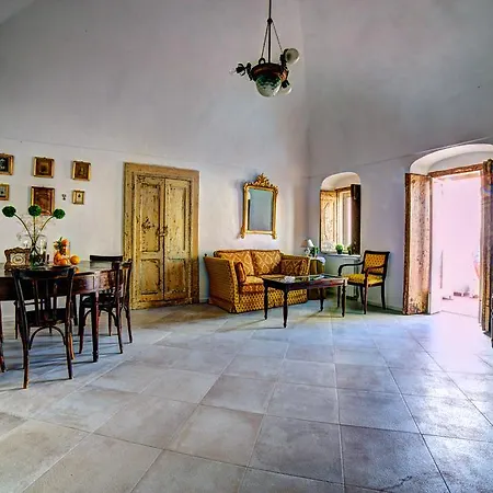 فندق مبيت وإفطار Donna Elena 3*