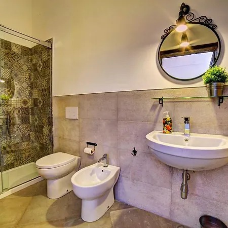 Donna Elena فيكو دل غراغانو