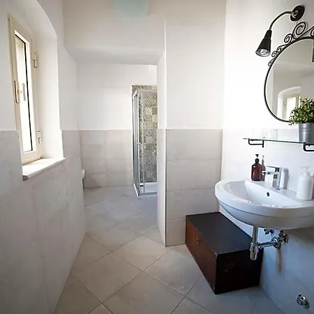 Donna Elena Bed & Breakfast
